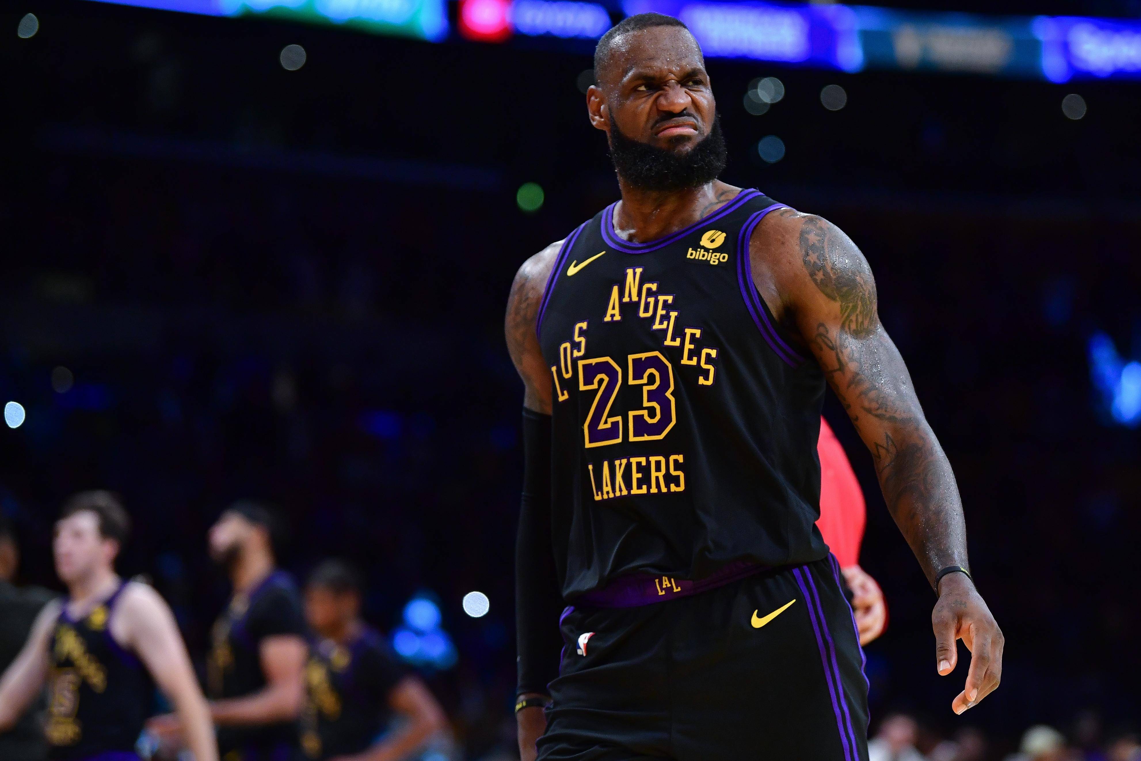 爱游戏APP-转会期体能课后,洛杉矶湖人复出首秀备战NBA季后赛,震撼外界,更衣室氛围转暖的简单介绍